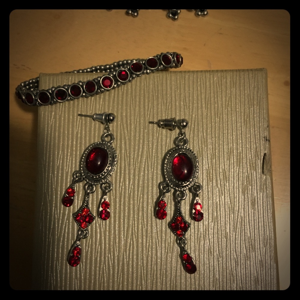 Pierced Earrings Necklace/ Bracelets